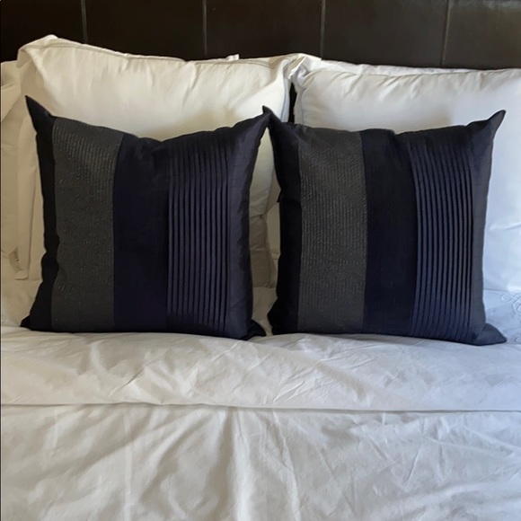 Descubrir 67+ imagen calvin klein throw pillows Thptnganamst.edu.vn